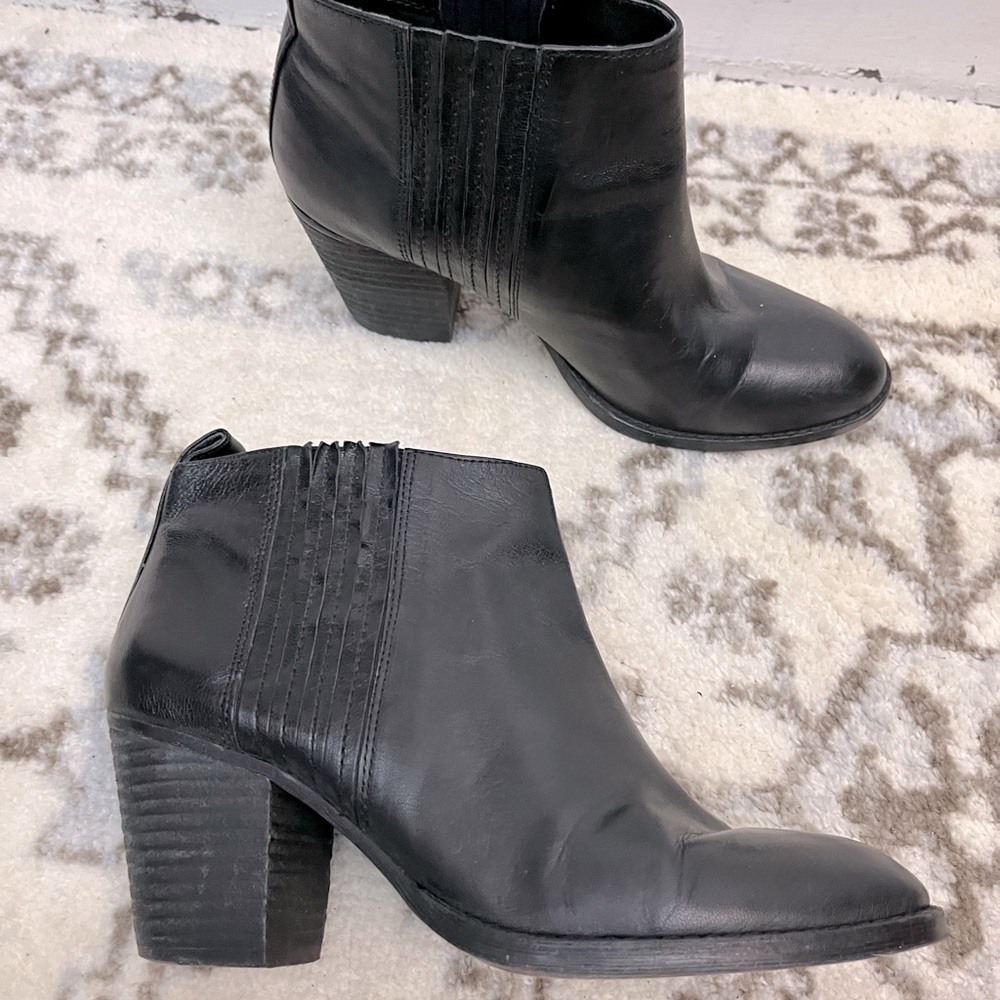 Nine West black heeled Leather Chelsea booties